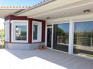 Xalet a Villamayor. Urbis te ofrece un chalet independiente en venta en urbanización