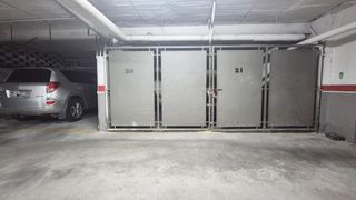 Aparcament cotxe a Centro. Urbis te ofrece dos plazas de garaje cerradas en venta en la zon