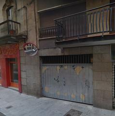 Aparcament cotxe a Centro. Urbis te ofrece dos plazas de garaje en venta en la zona centro,