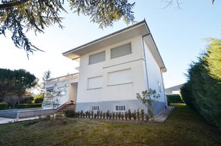 Xalet a Santa Marta de Tormes. Urbis te ofrece un chalet en venta en zona valdelagua, santa mar