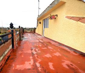 Xalet a Pelabravo. Urbis te ofrece un chalet independiente con parcela en venta en