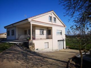 Casa a Ciudad Rodrigo. Urbis te ofrece un espectacular terreno con chalet en venta en c