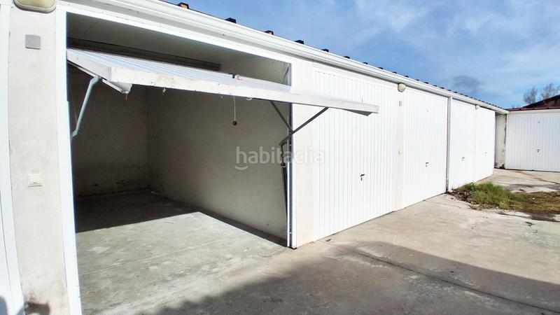 Foto ac23b63c-43d7-4cbc-84e5-b6cafd76c14d. Aparcament cotxe a Zarapicos