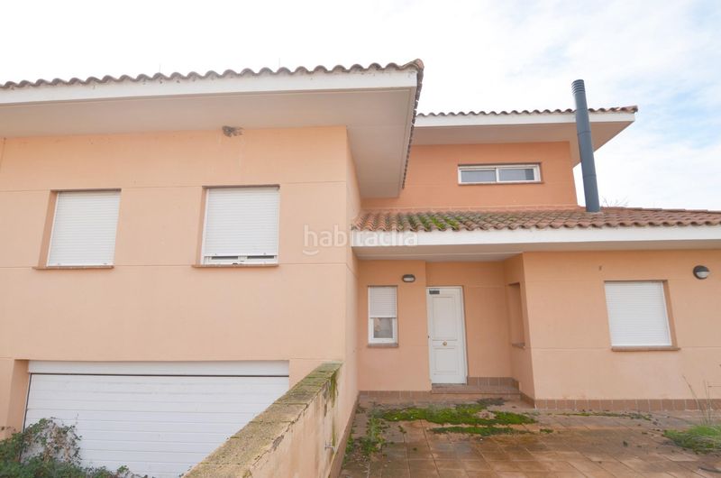 Foto 050dae79-aea2-4028-96c1-d53f8cba23b0. Casa aparellada amb aparcament a Carrascal de Barregas