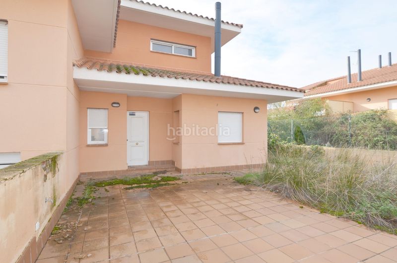 Foto 06aaa348-3387-43c2-b616-de9c1a116e30. Casa aparellada amb aparcament a Carrascal de Barregas