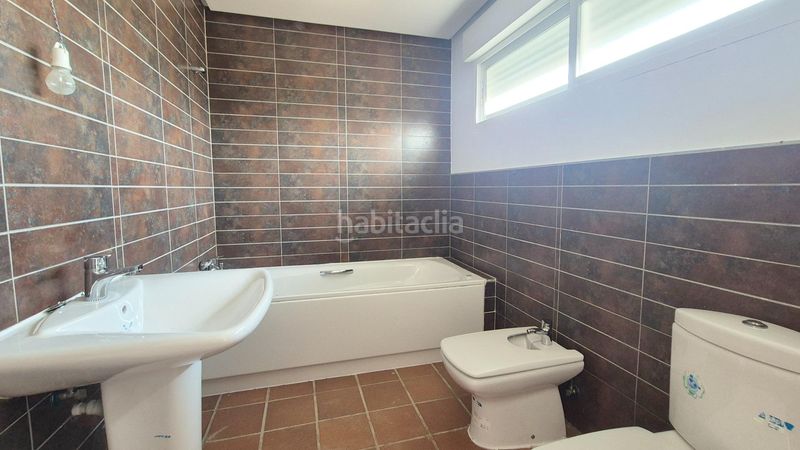 Foto 28c26aa5-8fa0-40ba-bd0c-bdd207b6c685. Casa aparellada amb aparcament a Carrascal de Barregas