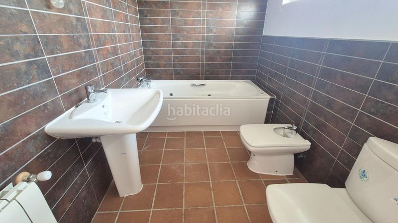 Foto 63612622-fd28-4324-8b49-372a8bb3535b. Casa aparellada amb aparcament a Carrascal de Barregas