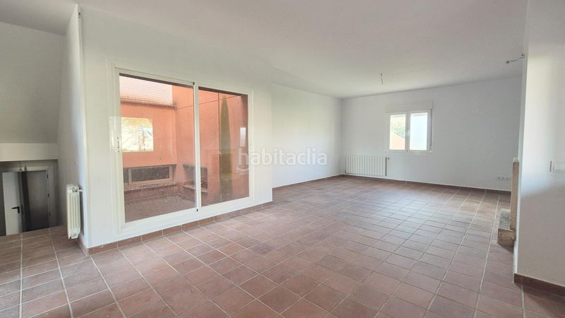 Foto 8d7f2a0d-5ed3-493d-b387-76ea25132bb0. Casa aparellada amb aparcament a Carrascal de Barregas