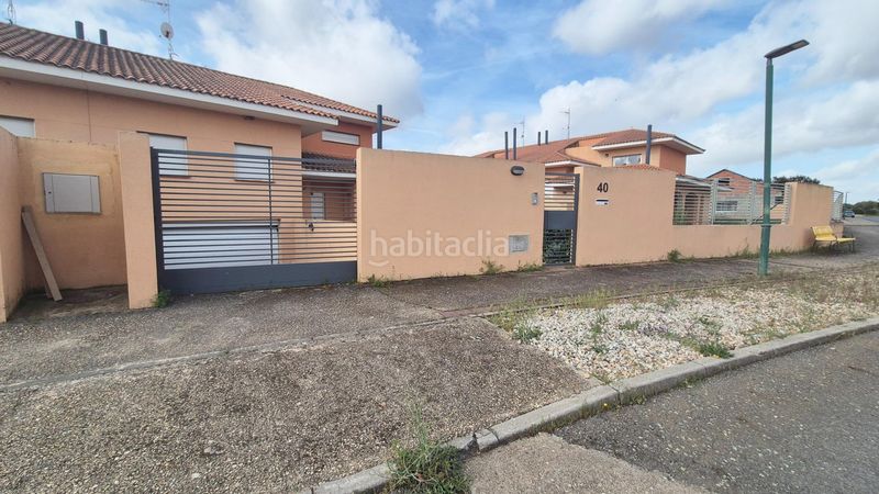Foto d77ddb57-ccaa-4f37-9cf6-6c90a67414d5. Casa aparellada amb aparcament a Carrascal de Barregas