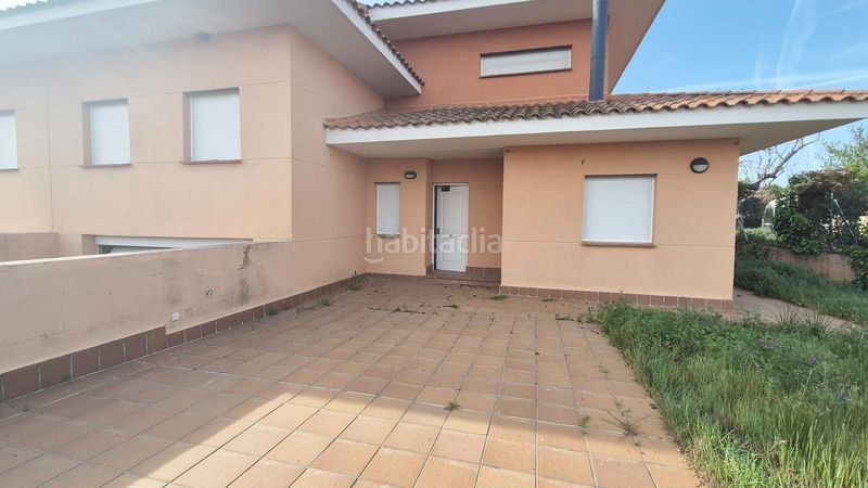 Foto dbca24b7-93b7-4ea4-b759-c2b3cc732090. Casa aparellada amb aparcament a Carrascal de Barregas