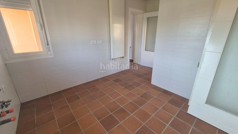 Foto fbcbe4c8-cb10-4de1-b2c2-f5fb2de0e47a. Casa aparellada amb aparcament a Carrascal de Barregas