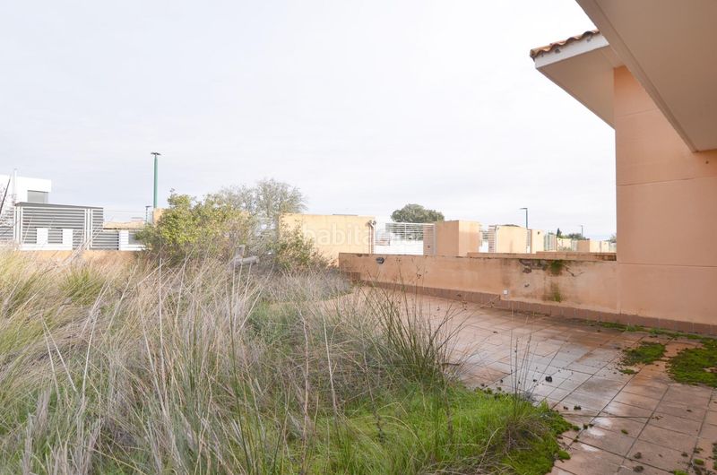 Foto fd7500f6-a717-42e6-af24-4e23e134a8b5. Casa aparellada amb aparcament a Carrascal de Barregas