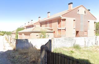 Terreny residencial a Tudela de Duero. Urbis te ofrece un conjunto de nueve chalets adosados en venta e