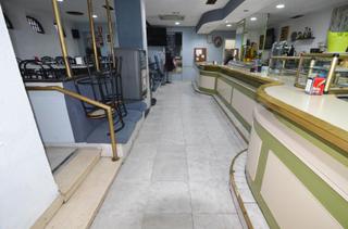 Traspàs Local Comercial a Centro. Urbis te ofrece el traspaso de la cafetería en el centro de sala