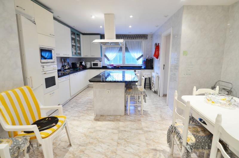 Foto 6c0d1605-1173-469e-8222-695c7cd7ef12. Chalet urbis te ofrece un chalet en venta en valdelagua, , salamanca. en Santa Marta de Tormes