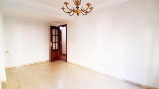 Location Appartement à Centro. Urbis te ofrece un piso en alquiler en san cristóbal, salamanca.