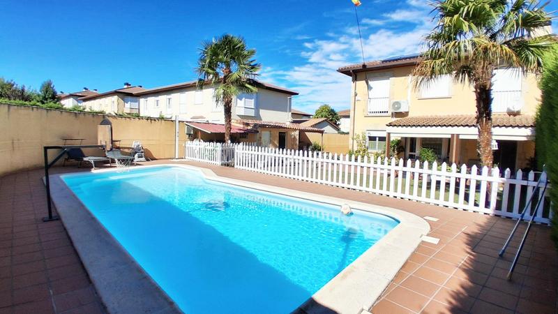 Foto 770d458b-3c99-4439-8f76-6a4ec01093fc. Casa bifamiliare con riscaldamento parcheggio piscina in Santa Marta de Tormes