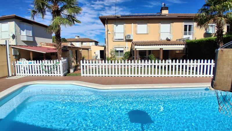 Foto b0f64d0f-002f-46ed-87b9-bf37b4a27010. Casa bifamiliare con riscaldamento parcheggio piscina in Santa Marta de Tormes