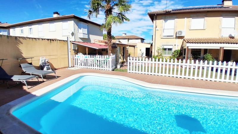 Foto cbd52cab-061d-486d-bc5a-2f069114be48. Casa bifamiliare con riscaldamento parcheggio piscina in Santa Marta de Tormes