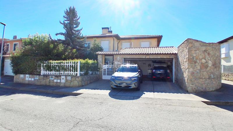 Foto cf3be3f2-23a5-4b83-ae01-d882d2c2c5e4. Casa bifamiliare con riscaldamento parcheggio piscina in Santa Marta de Tormes