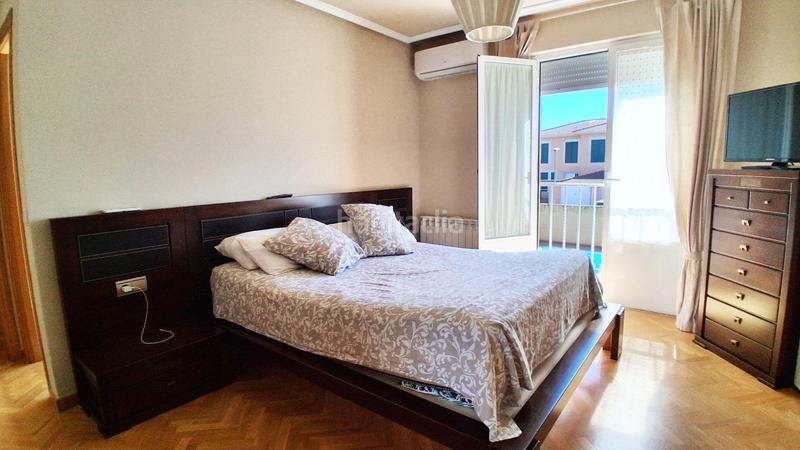 Foto eee1edbf-ecf3-488e-bf89-d4aedb3b5534. Casa bifamiliare con riscaldamento parcheggio piscina in Santa Marta de Tormes