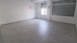 Location Local commercial à Rollo - Puente Ladrillo. Urbis te ofrece un local comercial en alquiler en zona puente la