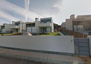 Chalet à Carrascal de Barregas. Urbis te ofrece un chalet en venta en urbanización santa bárbara