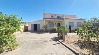 Xalet a Calvarrasa de Abajo. Casa con amplia parcela en venta en calvarrasa de abajo. urbis t
