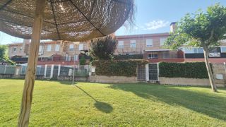 Semi detached house in Monterrubio de Armuña. Chalet adosado en venta. urbis te ofrece un chalet adosado en mo