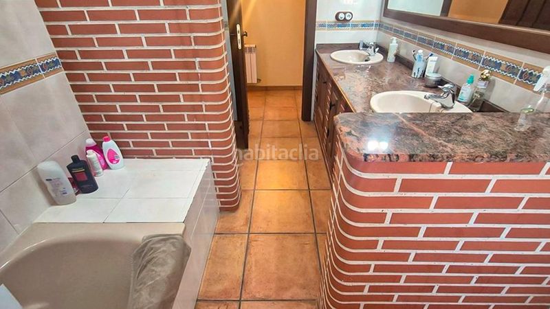 Foto a5e64959-136c-409b-bf24-2135623a33dc. Xalet amb aparcament a Ledesma