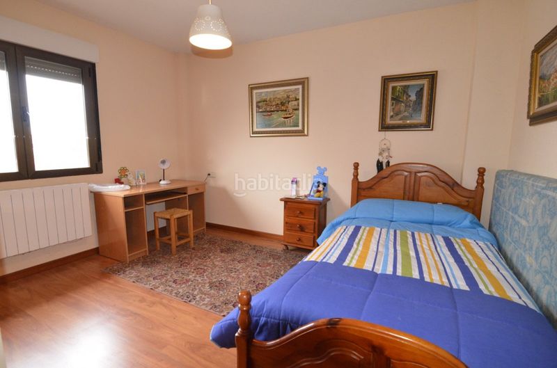 Foto 2664d788-5e53-4994-b9f9-44d72fb4dfe0. Xalet amb calefacció aparcament a Villamayor