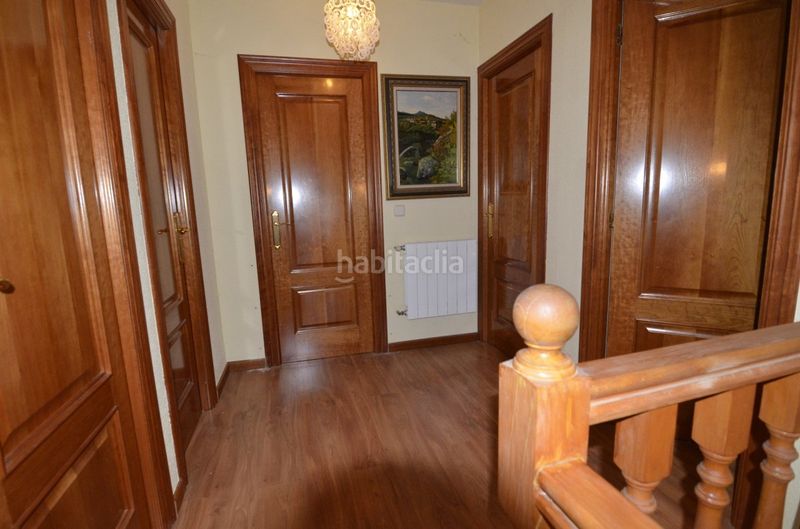 Foto d529aa37-ac65-49a1-8f36-1b2d22171450. Xalet amb calefacció aparcament a Villamayor