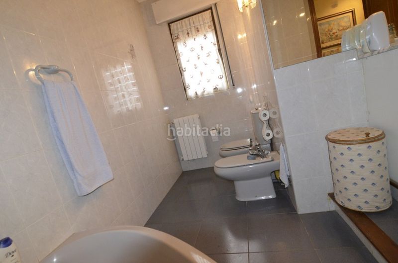 Foto f5c3af5d-8e37-4887-96f6-a148ac64cfa2. Xalet amb calefacció aparcament a Villamayor