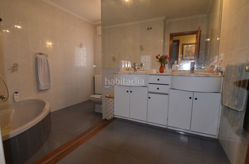 Foto f7176dd1-b060-46c6-8753-77357318a1d0. Xalet amb calefacció aparcament a Villamayor