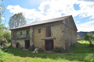 Mas à Hazas de Cesto. Casa de piedra en hazas de cesto