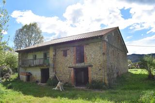 Bauernhof in Hazas de Cesto. Casa de piedra en hazas de cesto
