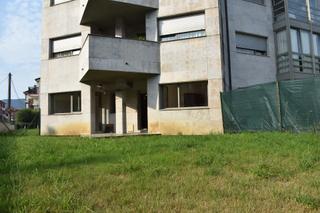 Planta baja en Santa María de Cayón. Piso en avd los rosales, saron
