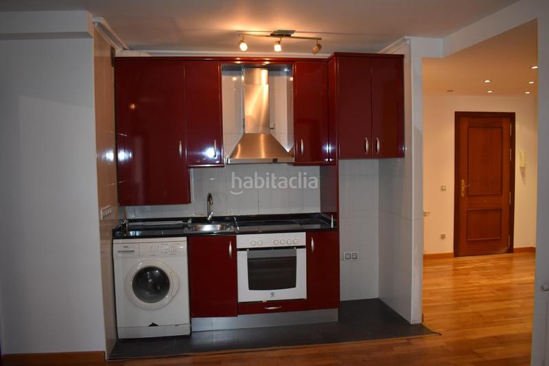 Foto 1a9ba11a-8522-45ef-bf55-66727af09982. Planta baja piso en avd los rosales, saron en Santa María de Cayón
