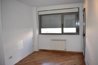 Planta baixa a Santa María de Cayón. Piso en avd los rosales, saron
