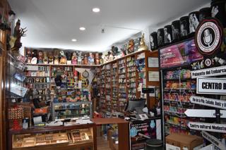 Locale commerciale in Puerto Chico. Venta de licencia para estanco