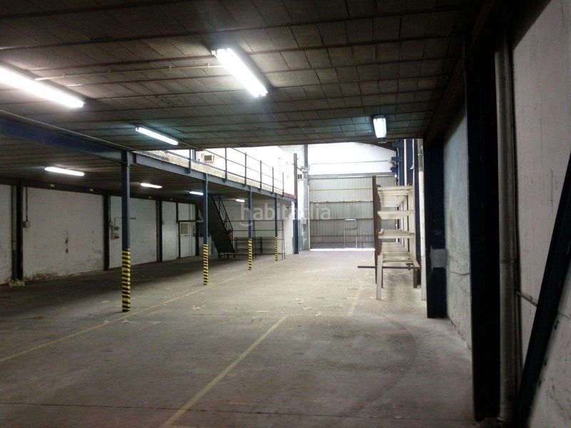 Foto e3ac0cc6-54a9-49b8-a32e-cfb2cd9bed4f. Nau industrial a Maliaño Camargo
