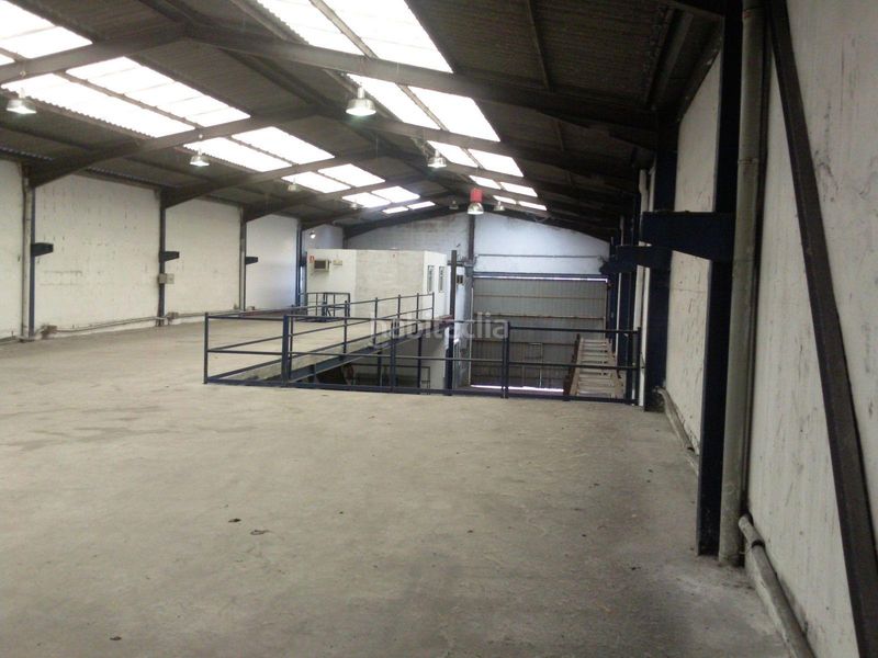 Foto edd1d848-af56-480a-815e-4ae0d482e531. Nau industrial a Maliaño Camargo