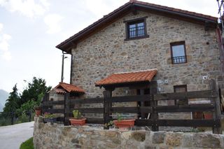 Reihenhaus in Rionansa. Casa de piedra adosada en rionansa