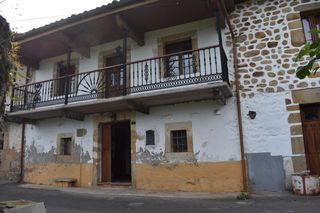 Casa bifamiliare in Villacarriedo. Casa adosada en venta en villacarriedo