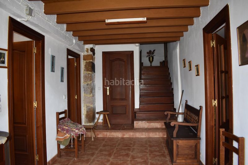 Foto 827eba45-45b3-4fa1-9e81-3962408eb820. Casa aparellada a Villacarriedo