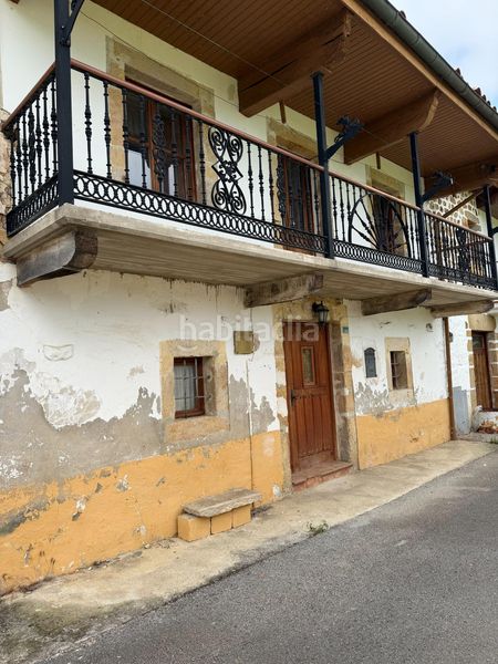 Foto c2fce246-b93f-480d-9260-beedf5330c97. Casa aparellada a Villacarriedo