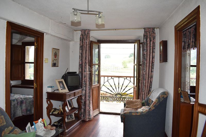 Foto d2721948-4ca3-40d7-a4ba-3d355fa872b4. Casa aparellada a Villacarriedo