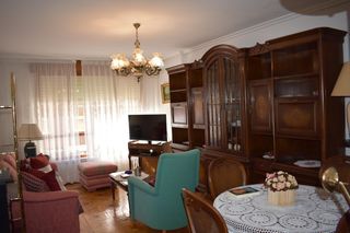 Miete Etagenwohnung in Cuatro Caminos. Alquiler de piso en cuatro caminos