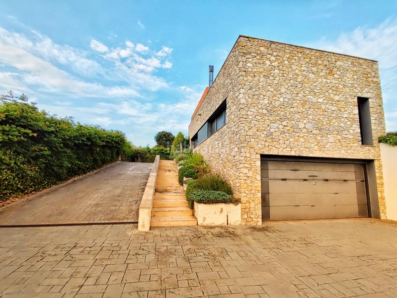 Foto 232265f4-a199-479f-ba6f-69b1c261a2a0. Casa con riscaldamento parcheggio piscina in Cervià de Ter