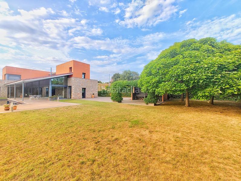 Foto bbe3eb5b-051f-4b81-828c-4fd7f72b0647. Casa con riscaldamento parcheggio piscina in Cervià de Ter